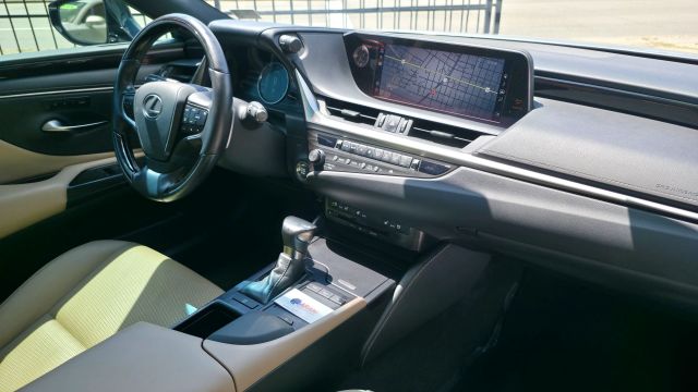 2020 Lexus Es - Image 32