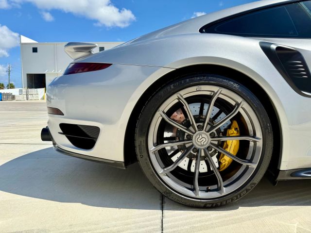 2014 Porsche 911 - Image 15