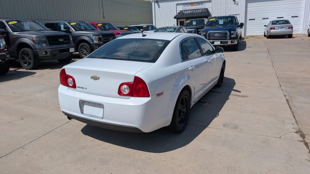2010 Chevrolet Malibu Lt Sedan 4d - Image 5