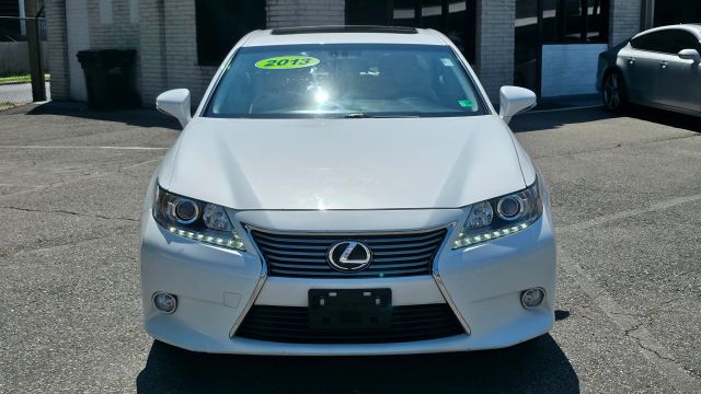 2013 Lexus Es - Image 2