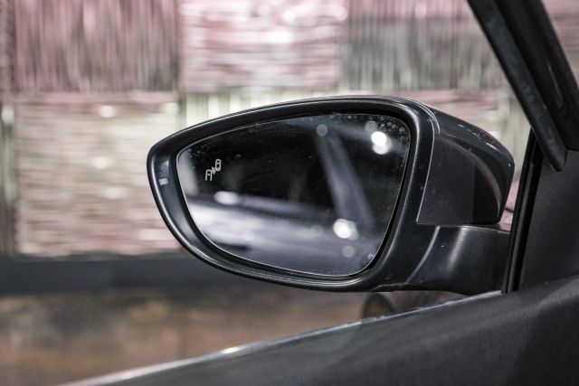 2017 Volkswagen Passat 1.8t Se Sedan 4d - Image 37