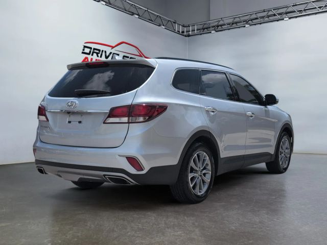 2017 Hyundai Santa Fe - Image 5