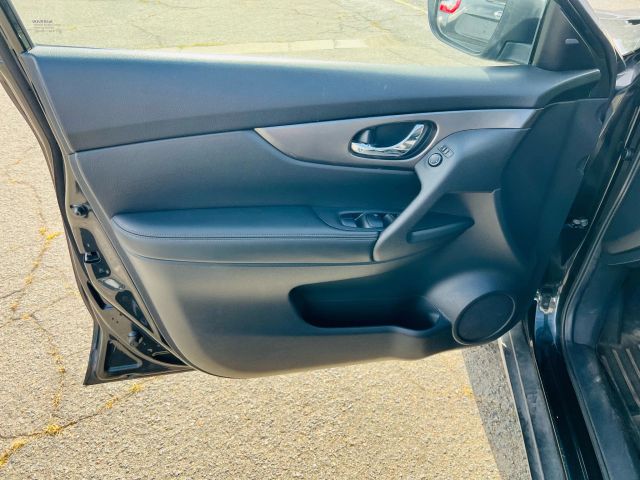 2016 Nissan Rogue - Image 19