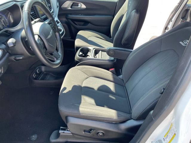 2020 Chrysler Pacifica - Image 14