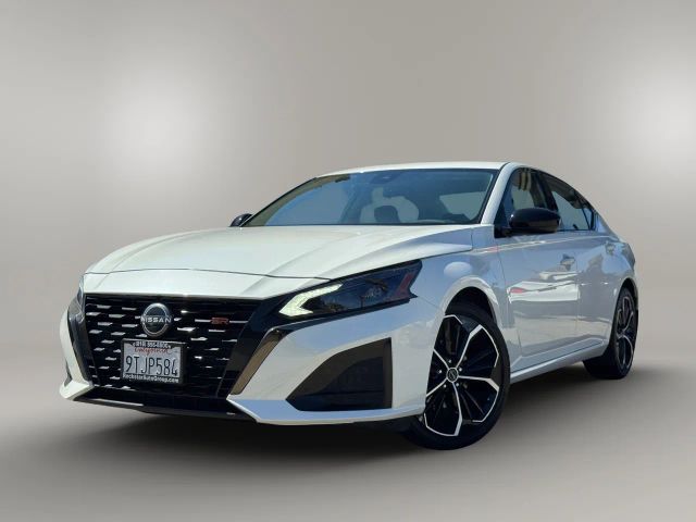 2023 Nissan Altima - Image 9