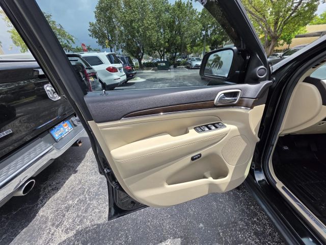 2014 Jeep Grand Cherokee - Image 29