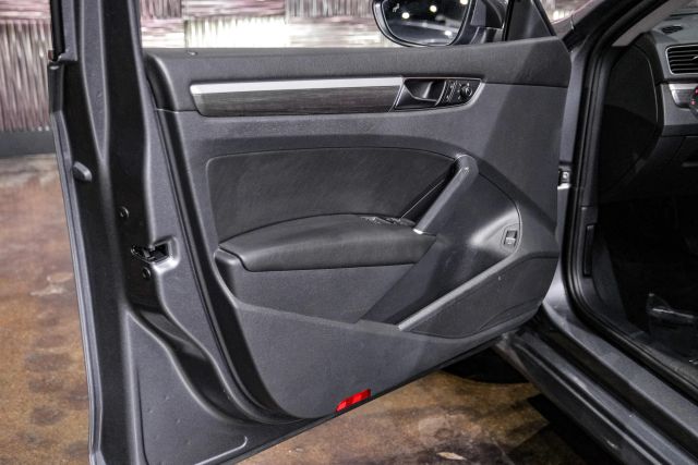 2017 Volkswagen Passat 1.8t Se Sedan 4d - Image 39