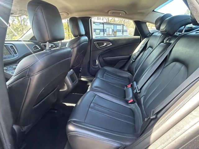 2017 Chrysler 200 - Image 9