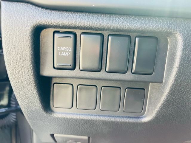 2021 Nissan Titan Crew Cab - Image 32
