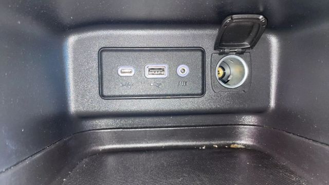 2022 Chevrolet Equinox - Image 30