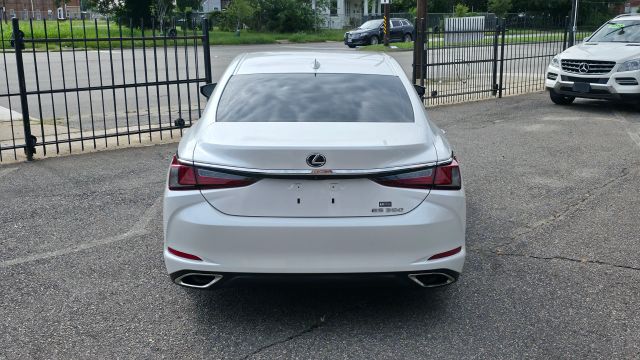 2019 Lexus Es - Image 7