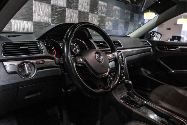 2017 Volkswagen Passat 1.8t Se Sedan 4d - Image 3