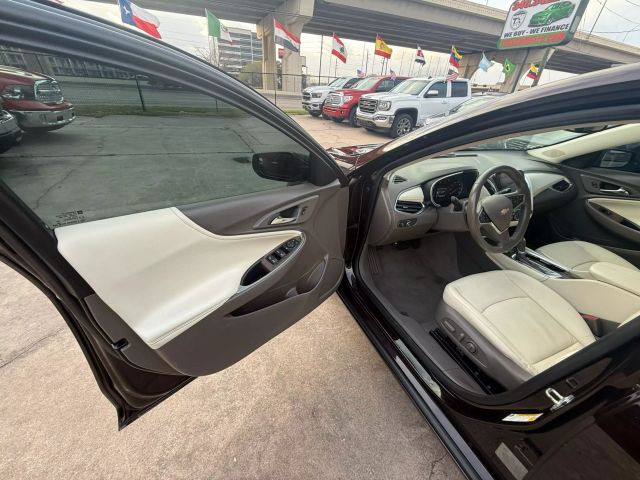 2020 Chevrolet Malibu - Image 14