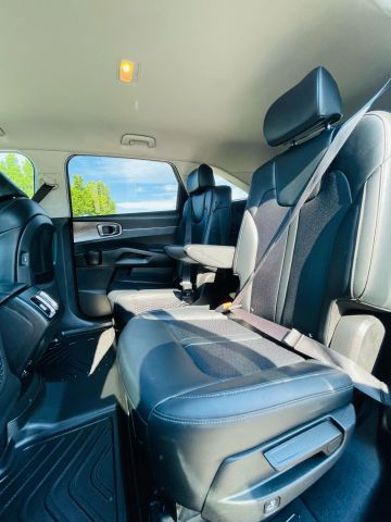 2023 Kia Sorento Hybrid - Image 25