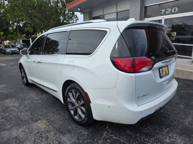 2017 Chrysler Pacifica - Image 5