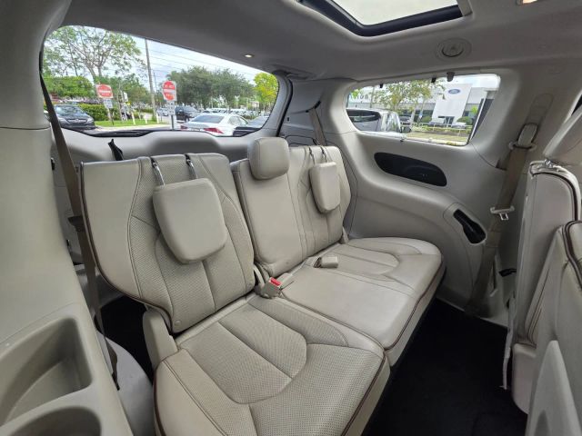 2017 Chrysler Pacifica - Image 20