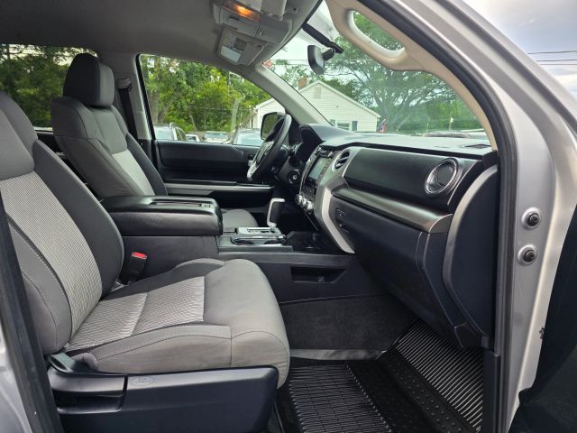 2017 Toyota Tundra Crewmax - Image 12