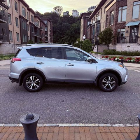 2017 Toyota Rav4 Xle Sport Utility 4d - Image 9