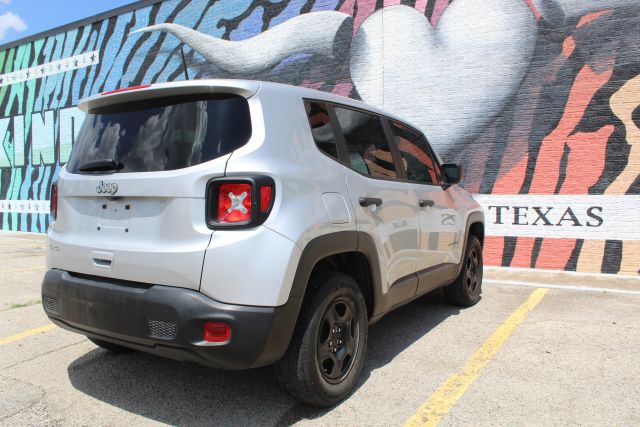 2019 Jeep Renegade - Image 13