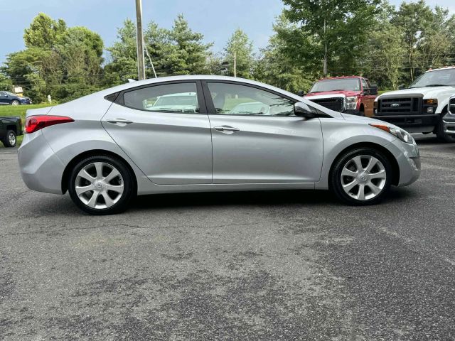 2012 Hyundai Elantra - Image 3