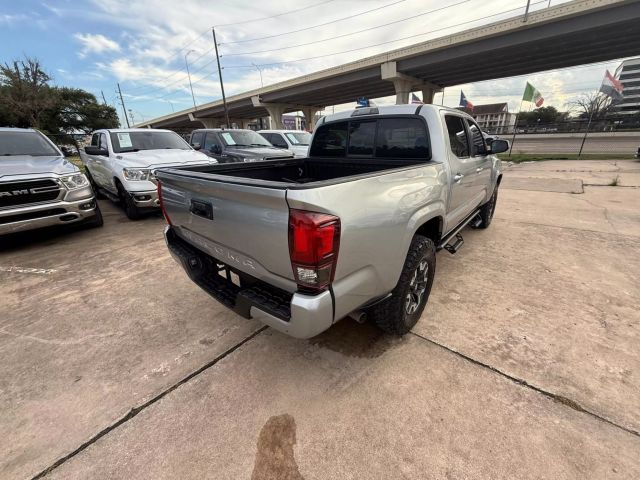 2022 Toyota Tacoma Double Cab - Image 8