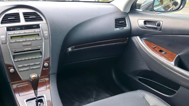 2011 Lexus Es - Image 14