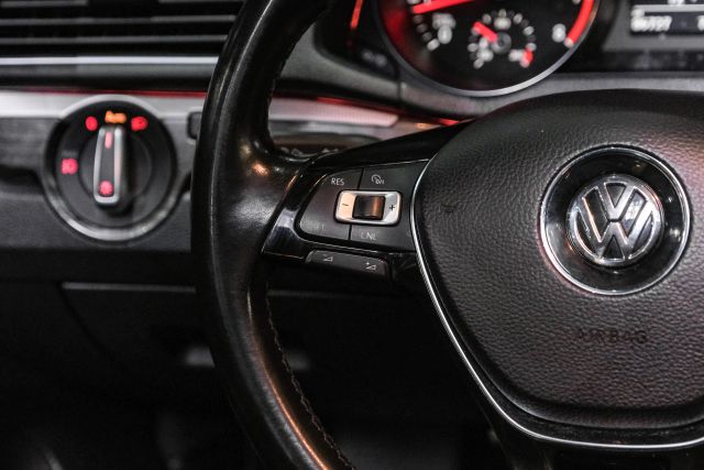 2017 Volkswagen Passat 1.8t Se Sedan 4d - Image 18