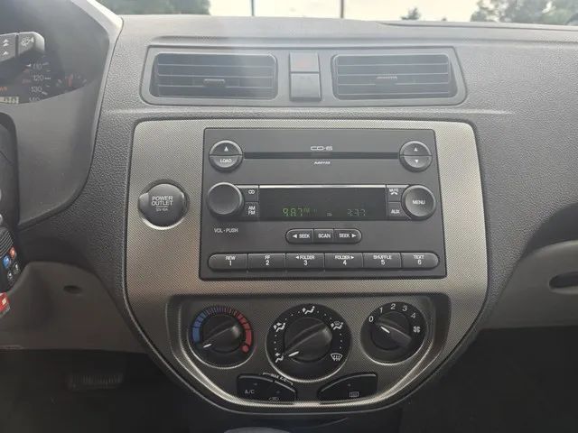 2006 Ford Focus - Image 15