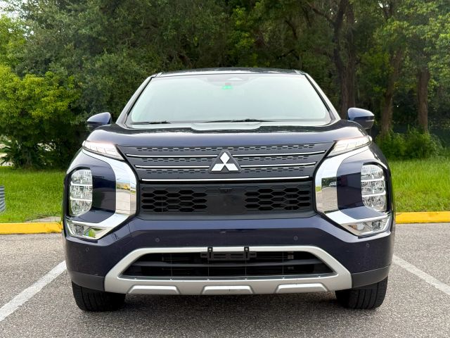 2023 Mitsubishi Outlander - Image 5