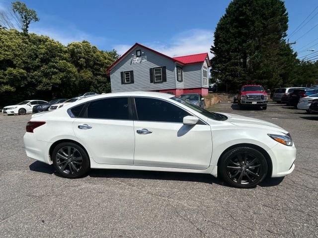 2018 Nissan Altima - Image 14