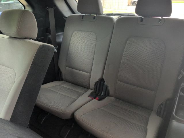 2017 Hyundai Santa Fe - Image 16