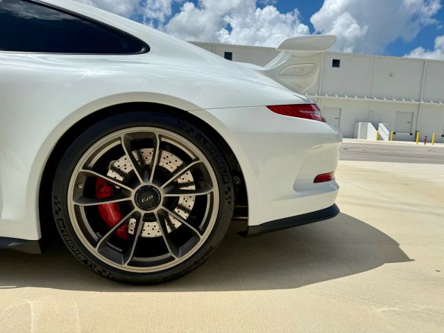2015 Porsche 911 - Image 34