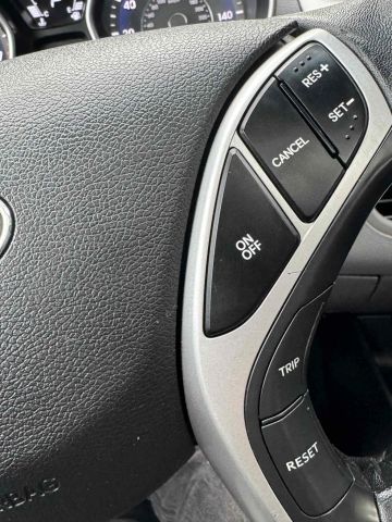 2012 Hyundai Elantra - Image 18