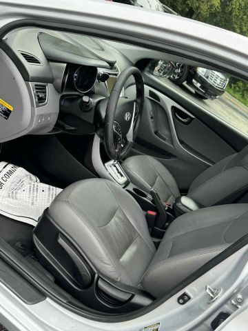2012 Hyundai Elantra - Image 11
