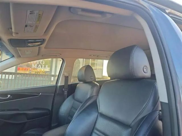 2020 Kia Sorento - Image 11