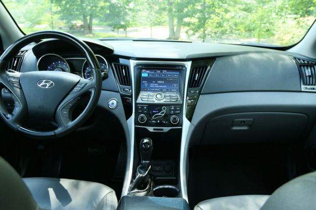 2013 Hyundai Sonata - Image 35