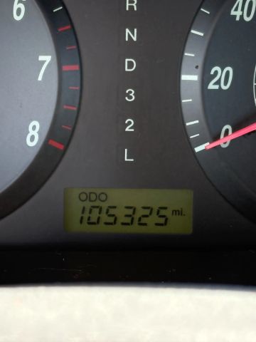 2004 Hyundai Elantra - Image 9