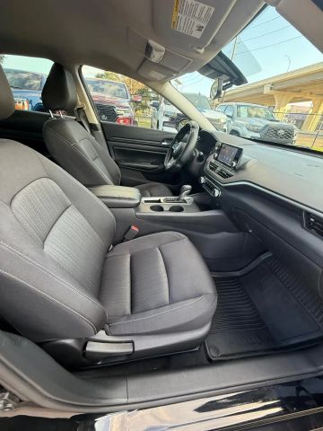 2022 Nissan Altima - Image 16