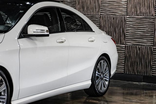 2017 Mercedes-benz Cla Cla 250 4matic Coupe 4d - Image 9