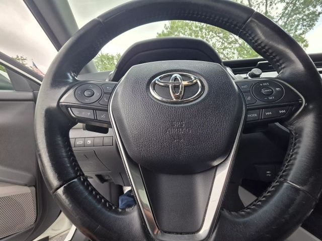 2018 Toyota Camry - Image 22