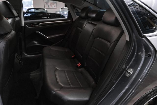 2017 Volkswagen Passat 1.8t Se Sedan 4d - Image 35