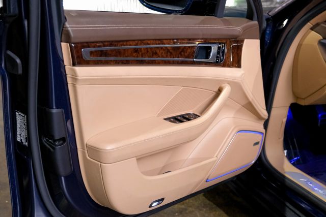 2018 Porsche Panamera 4s Sedan 4d - Image 40