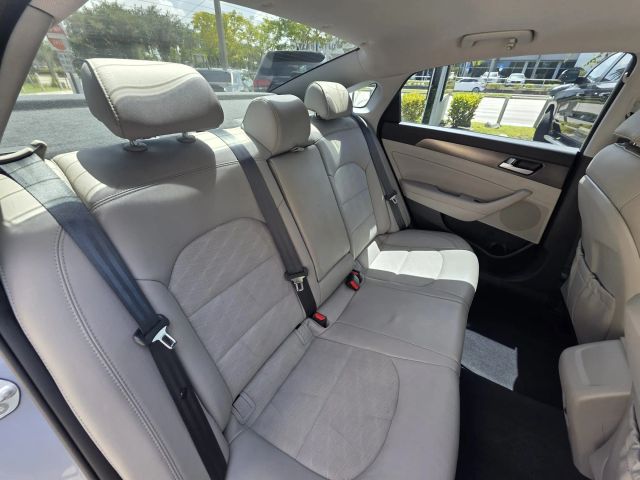 2017 Hyundai Sonata - Image 17