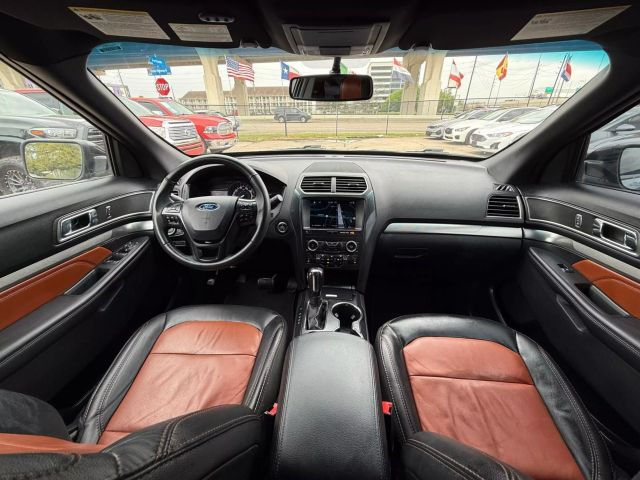 2019 Ford Explorer - Image 14