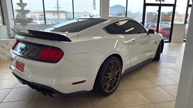 2019 Ford Mustang - Image 8
