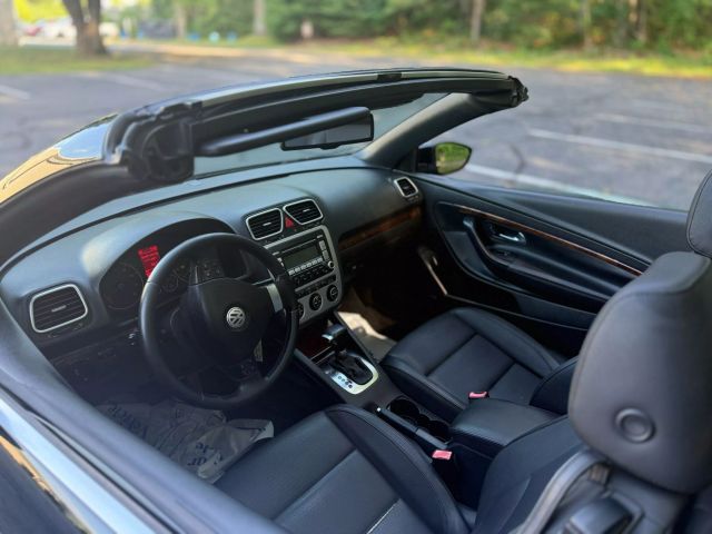 2009 Volkswagen Eos Lux Convertible 2d - Image 16