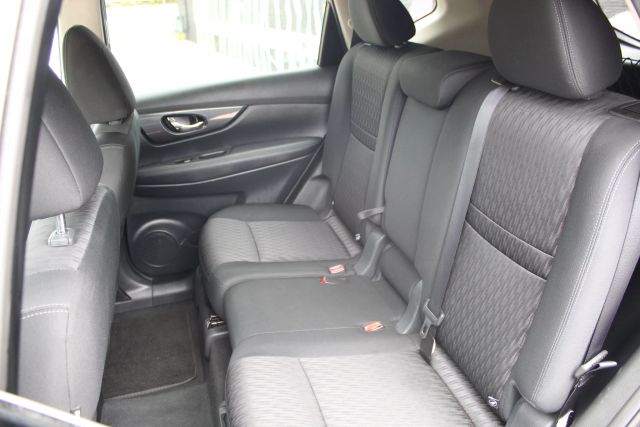 2018 Nissan Rogue - Image 4