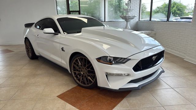2019 Ford Mustang - Image 4