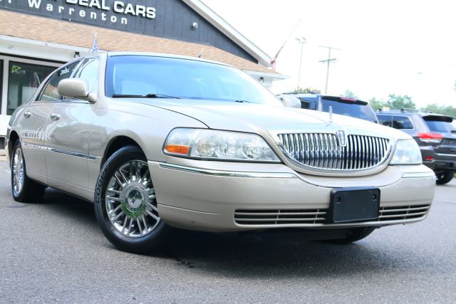 2006 Lincoln Town Car - Image 1