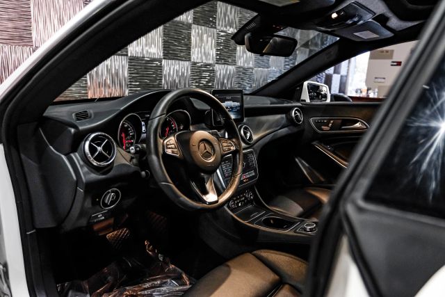 2017 Mercedes-benz Cla Cla 250 4matic Coupe 4d - Image 3